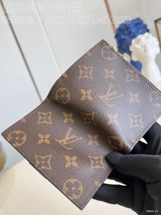 Lisa Louis Wallet Vuitton 0508